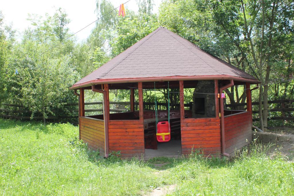 Teo Guesthouse Bran  Extérieur photo